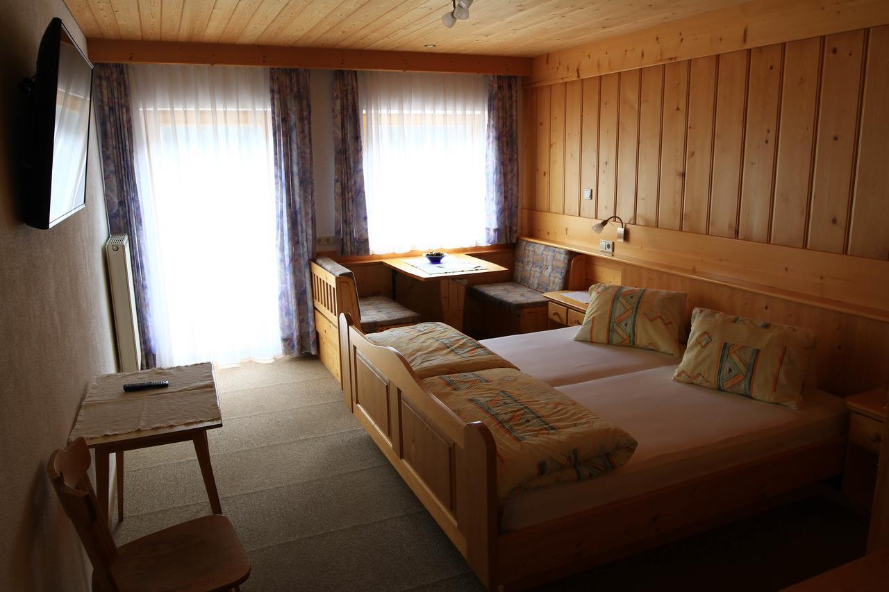Hotel Chavalatsch Tubre Εξωτερικό φωτογραφία